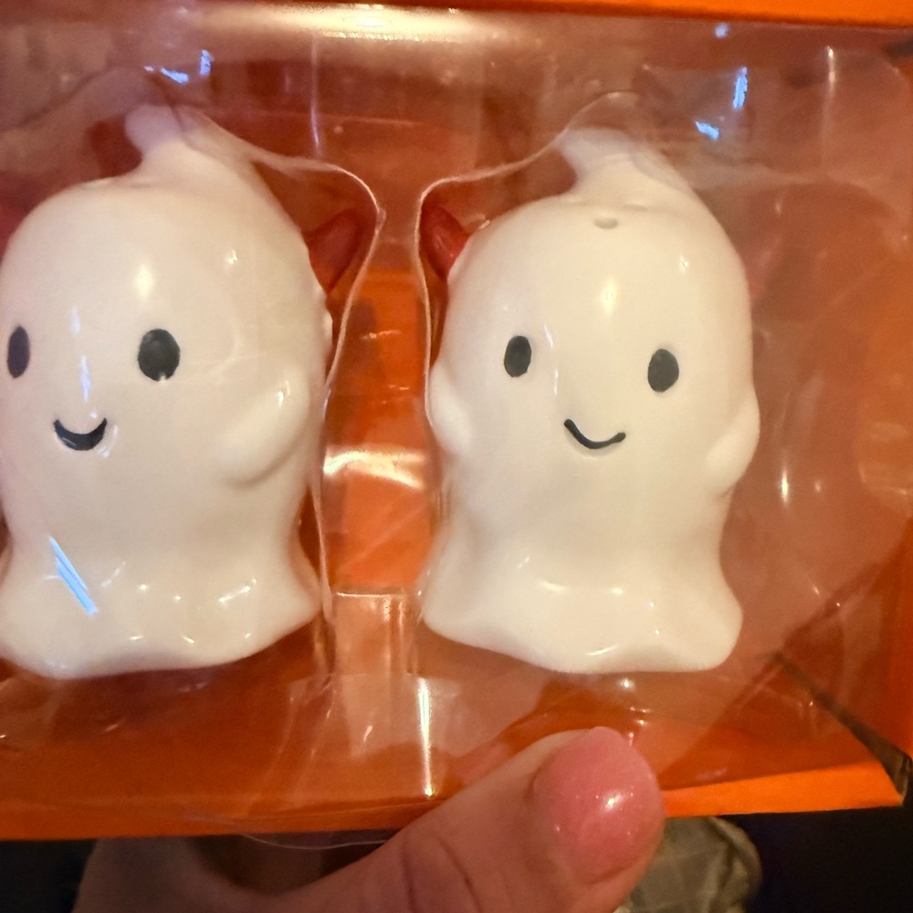 Cute Ghost Salt & Pepper Shakers - White